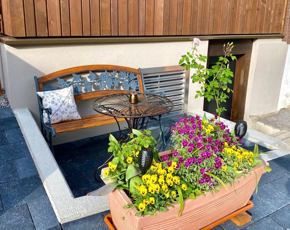 Beim Brunnen Apartman Gsteigwiler Kültér fotó